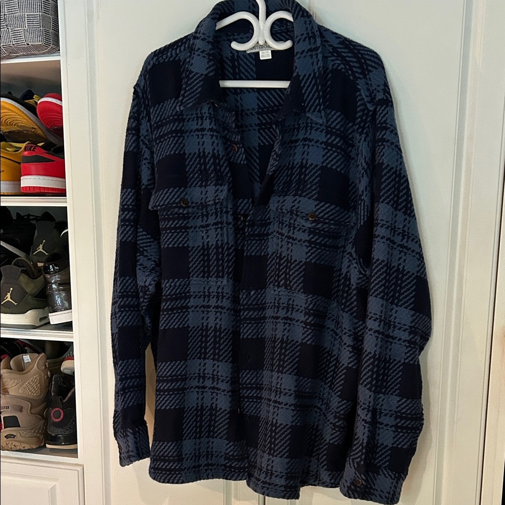 EUC Outerknown men’s XXL Navy and Black Blanket Shirt!!!!! 100% Organic cotton